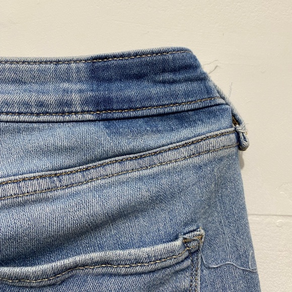 Size 10 ABERCROMBIE Light Wash Distressed & Embroidered Cropped Skinny Jeans - Picture 3 of 7